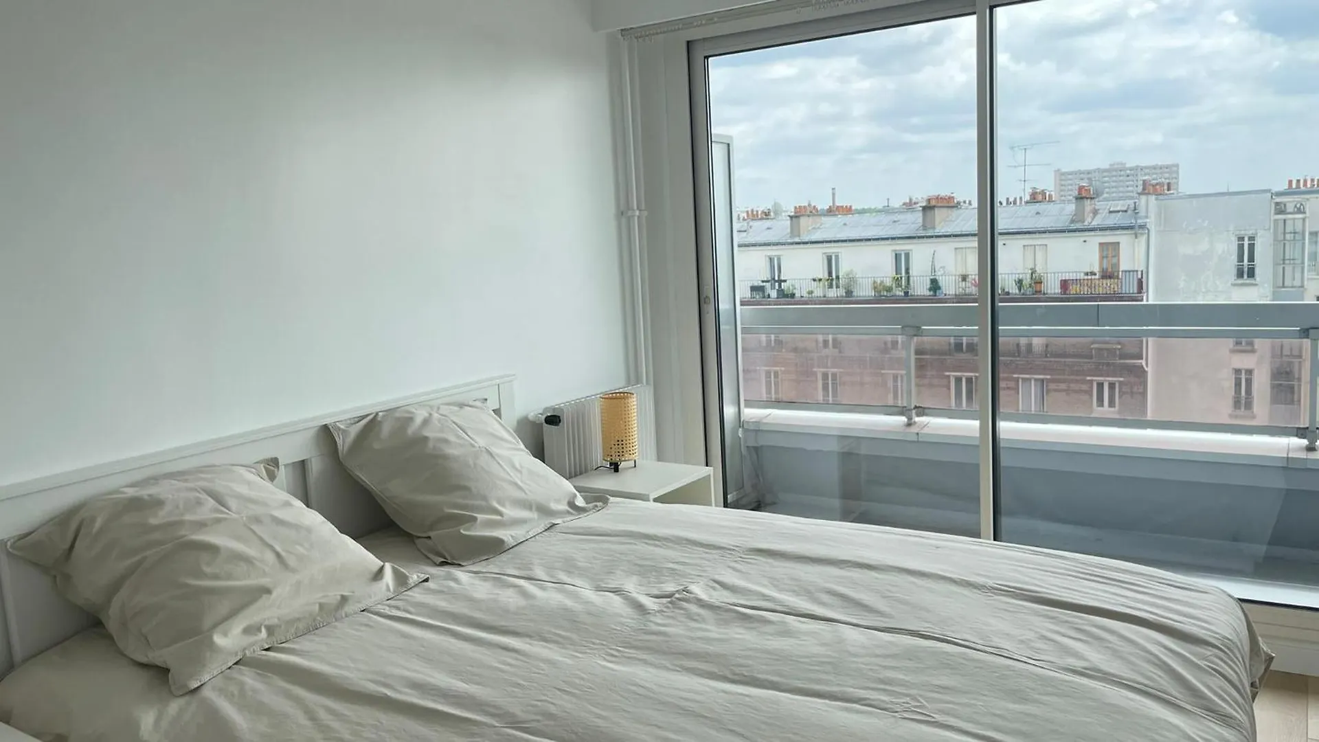 Le Pinky Bird Belleville Paris 20 France