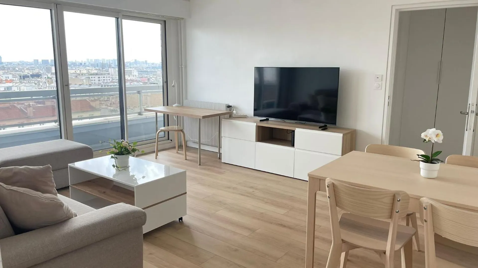 Apartment Le Pinky Bird Belleville Paris 20 France