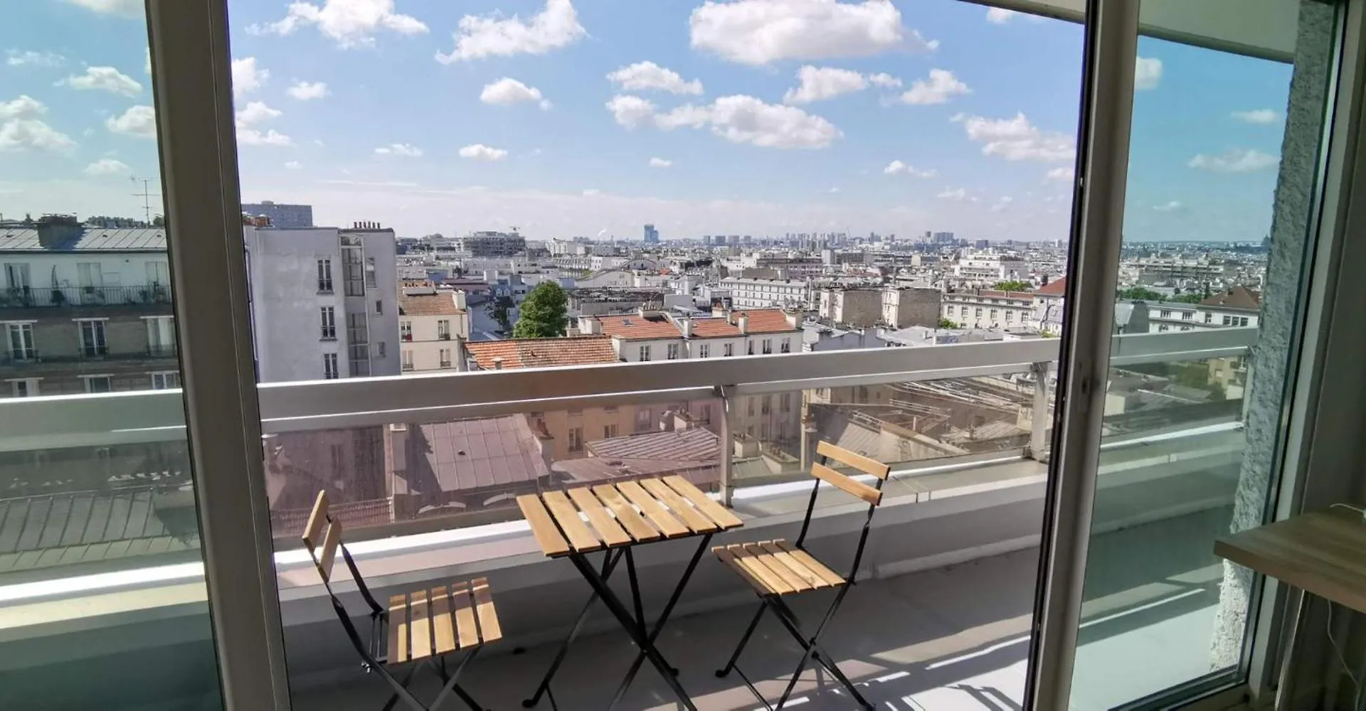 Le Pinky Bird Belleville Paris 20